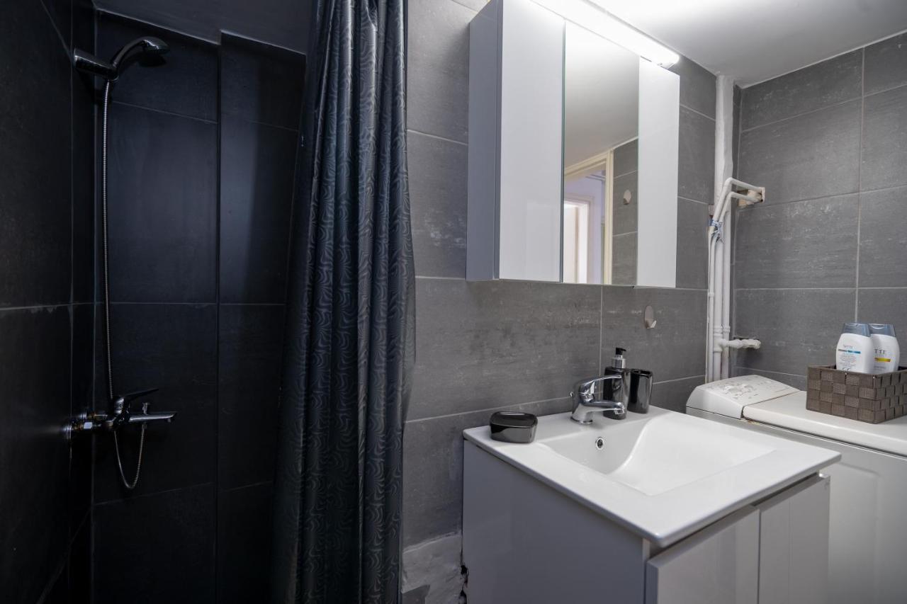 Dimotiko Theatro Metro St. 1 Bedroom 4 Pers. Flat Piraeus Exterior photo